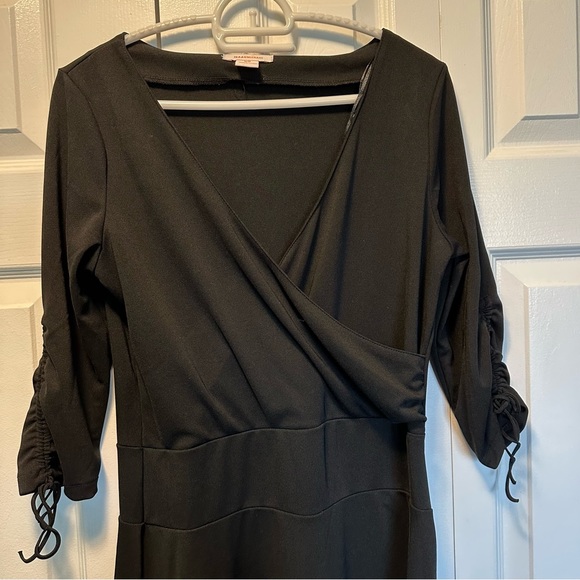 V-neck Three Quarter Sleeve Midi Dress - Picture 2 of 3